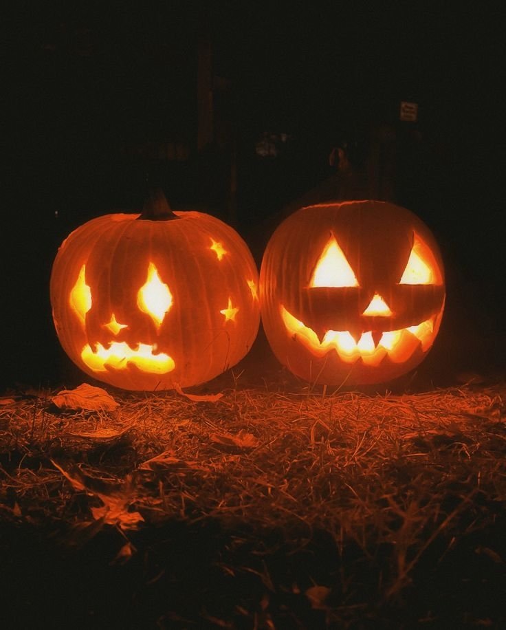 Traditional Happy Jack-O-Lantern - Space Ideas World Carving Halloween Pumpkin Ideas